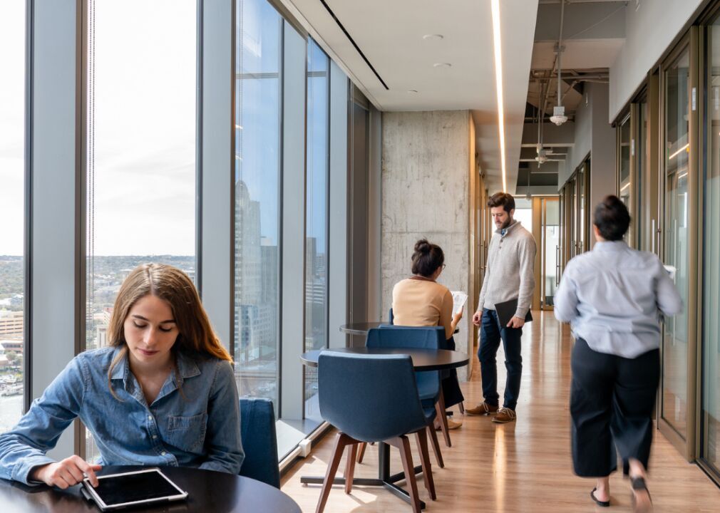 How to combat proximity bias in a hybrid work environment